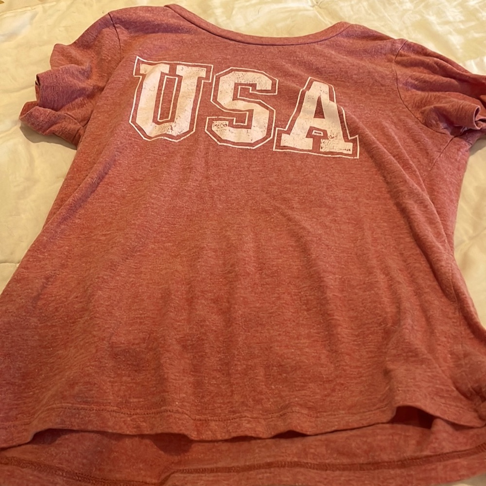 pink tee shirt